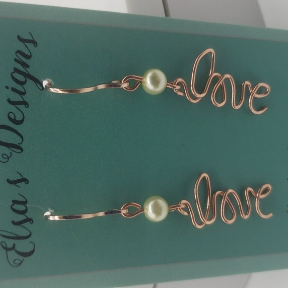 1085- Love Women's Earrings Handmade Rose Gold Color And Faux Green Pearls NWT - Picture 2 of 4